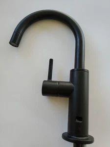 Grifo dispensador de agua de bebidas contemporáneo DELTA 1930-BL-DST, negro mate NUEVO - Imagen 1 de 4