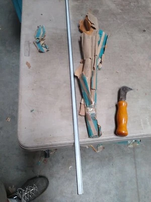 NOS 1972 OLDSMOBILE 98 4 PUERTAS DERECHA TRASERO INFERIOR BLANCO PUERTA MOLDEADA 8704229 Foto 1 de 2