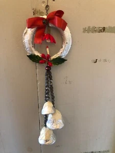 Vintage Weihnachten ~ folierter Kranz ~ Quecksilber Glasperlen & Pappmaché Glocken ~ Japan - Bild 1 von 11
