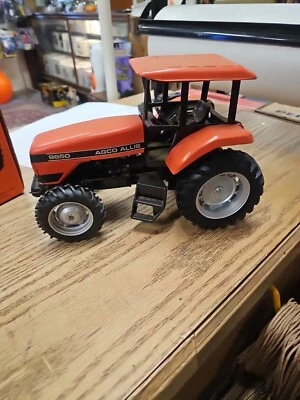 JLE 1/16 Scale  9650 Tractor 1990 Special Edition AGCO-Allis - Image 1 of 3
