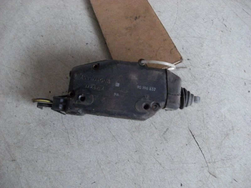 CENTRALE VERGRENDELING Opel Kadett E (33/34/43/44) 90196832 - Bild 1 von 1