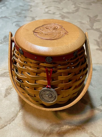 VINTAGE LONGABERGER BASKET 2004 TOURNAMENT OF ROSES PARADE CARVED ROSE BASKET Cover