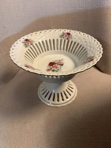 Weiße Bonboniere 6” Durchmesser, 8” Durchmesser mit Top China Spitze, 6” hoch, 2” tief - Bild 1 von 2