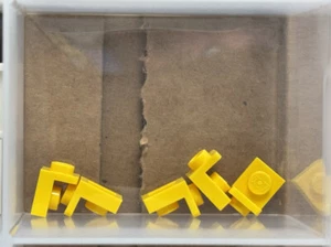 Piezas LEGO - Soporte Amarillo 1 x 1 - 1 x 1 Invertido - No 36840 - Cantidad 5 - Imagen 1 de 1