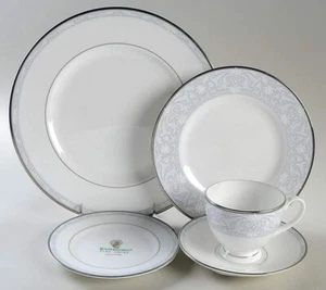 Ajuste de lugar de cinco piezas Waterford China ALANA - ¡descontinuado! NUEVO en caja - Imagen 1 de 7