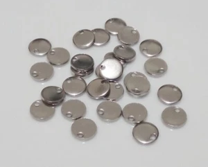 20pz charms ciondoli piastrina tonda in acciaio inox 7x1mm colore argento scuro - Foto 1 di 1
