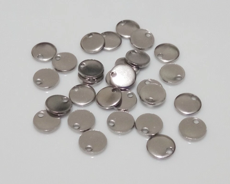 20pz charms ciondoli piastrina tonda in acciaio inox 7x1mm colore argento scuro - Immagine 1 di 1