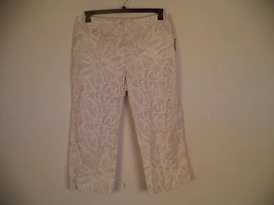 Pantalones Cortos Misses Floral Beige Elementos Clásicos. 18. 98% algodón/2% spandex.  Foto 1 de 4
