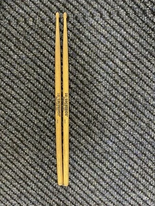 1 paio (2 pezzi) bacchette Vic Firth American Classic 5A punta legno vintage - Foto 1 di 3