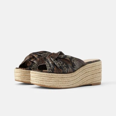 Cuñas de cuero con estampado animal Zara talla US 10/Euro 41 1322/001 nuevas sin etiquetas Foto 1 de 4