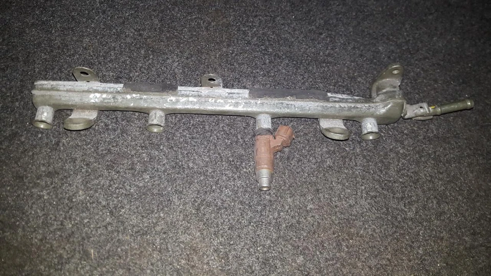 Mazda Protege 1998 Fuel Injector Rail (Injectors)(Fuel Distributor #105931-25 - Image 1 of 1