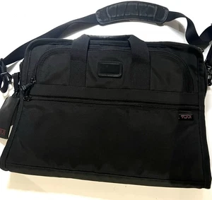 Tumi Alpha 2-komorowa czarna nylonowa teczka laptop torba crossbody 2607D3 - Zdjęcie 1 z 4