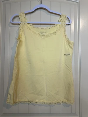 Camiseta sin mangas para mujer Christopher & Banks capa amarilla Your Look ribete de encaje talla M nueva con etiquetas Foto 1 de 4