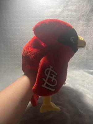 Sombrero de pájaro Fredbird de los Cardenales de San Luis Busch Stadium Giveaway SGA 21/04/24 Foto 1 de 4