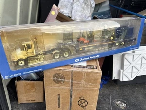 United Rentals Collector's Series XIII - International Prostar Truck & Toyota - Foto 1 di 3