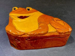 "Caja de baratijas de joyería desconcertada de madera de colección de 4 piezas años 90 diseño de rana de 2x5,25x3,5""" - Imagen 1 de 7