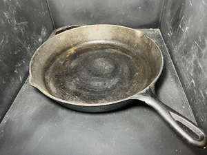 Vintage Lodge Cast Iron Skillet 12” (D7) - Picture 1 of 6