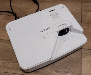 Ricoh PJ WXL4541 Short Throw DLP Projector, 1280 x 800 resolution, Tested. - Afbeelding 1 van 8