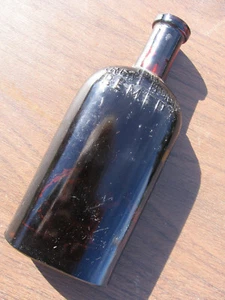 THE GREAT HORSE REMEDY Dark Amber Bottle with Residue 5 1/2" - Bild 1 von 6