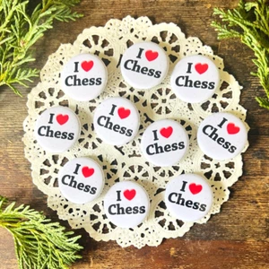 10 spille da scacchi (I cuore) * 1 1/4" PIN BACK bottoni festa bomboniera regali sacchetti regalo - Foto 1 di 5