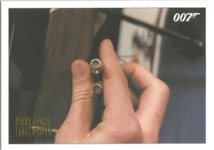 James Bond Archives 2016 Spectre #23 "Living Daylights" Gold Chase Card #041/125 - Bild 1 von 1