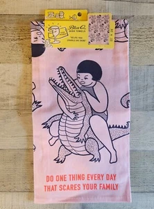 Toalla de plato Q azul - HAZ UNA COSA CADA DÍA QUE ASUSTE A TU FAMILIA -21"X28" - Imagen 1 de 2