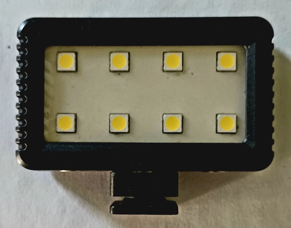 Luz LED para câmera Promaster 8471 – Luz compacta recarregável de vídeo/foto - Imagem 1 de 4