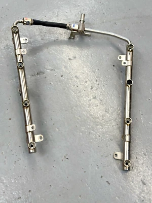 Rieles de combustible Mclaren 570 600 ambos lados sin inyectores OEM usados Foto 1 de 4