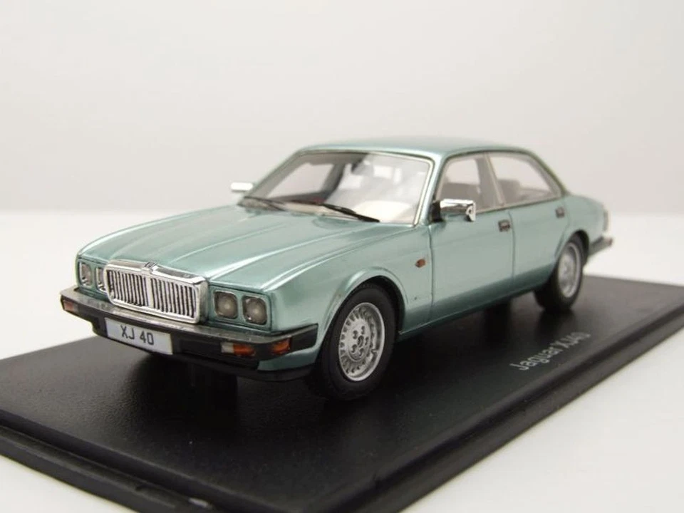 Jaguar XJ40 Sovereign 1990 hellgrün metallic Modellauto 1:43 Neo Scale Models - Bild 1 von 4