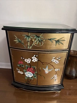 Столик торцевой золотой лак - птицы и цветы 16x20x24 б/у в отличном состоянии местный самовывоз - Изображение 1 из 4