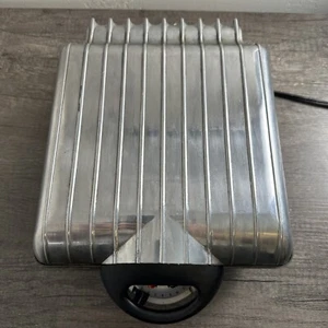 VillaWare Belgian Waffler 4 Square Waffle Maker Chrome Model 2001 UNO Tested - Picture 1 of 4