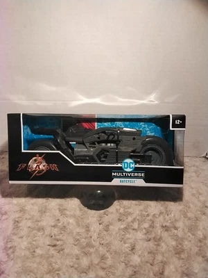 ¡NUEVO! NRFB. McFarlane Toys DC Multiverse The Flash Movie Batcycle Vehicle. ¡LEER! Foto 1 de 4