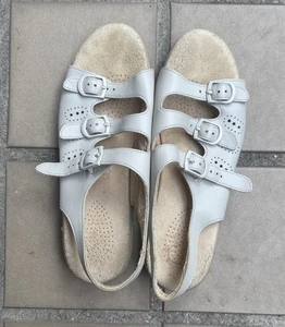 Damengröße 8 SAS Tripad bequeme beige Leder-Sandalen mit drei Riemen Fersenriemen - Bild 1 von 5