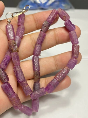 Hebra de cuentas de rubí rojo corindón de 16 pulgadas 1 pieza @ Pakistán Foto 1 de 4