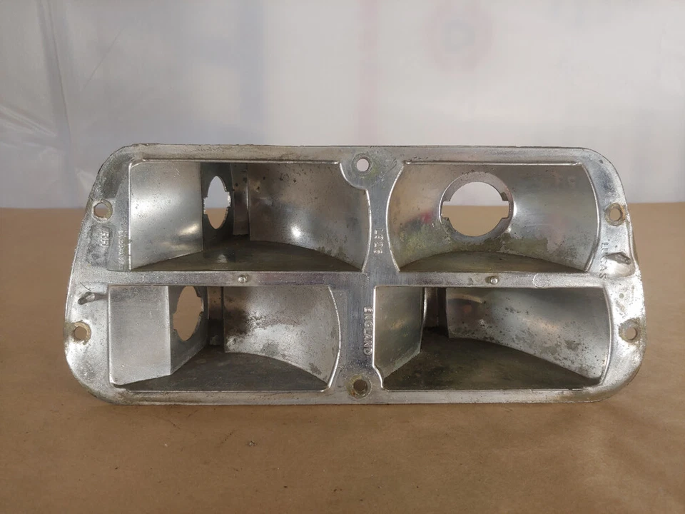 Carcasa de luz trasera derecha Triumph TR7 original cromada Lucas L926 OEM Foto 1 de 4