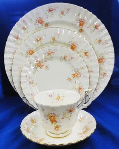 ROYAL ALBERT PEACH ROSE 5 Piece Place Setting NEW NEVER USED made in England - Picture 1 of 10