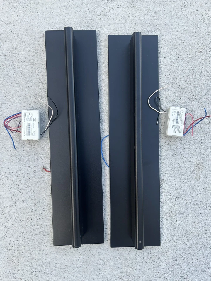 批量 2 件 Tech 700OWLYD 劳埃德 20 英寸高 LED 室内/室外壁灯 — 第 1/4 张图片