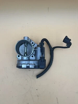 Ford Fiesta 2014-2017 carrocería del acelerador 1,6 L OEM sin turbo 7S7G-9F991-CA Foto 1 de 4