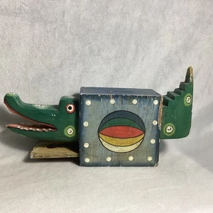 Vintage Holzschnitzerei Alligator Münzbank mit Schiebeöffnung - Bild 1 von 10