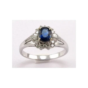 Anello con Zaffiro centrale Ct 0,65 - Diamanti laterali Ct 0,17 - Oro bianco 750 - Picture 1 of 5