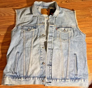 Levi’s Relaxed Trucker Denim Vest. Large Light Blue Men’s NWT - Picture 1 of 10