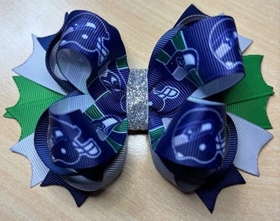 Lazo para el cabello inspirado en el fútbol americano Seattle Seahawks Foto 1 de 4