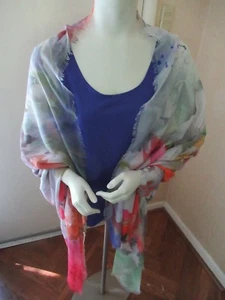 Nuevo con etiquetas Chal/envoltura/transparente con flecos ligeros estampado floral eco multicolor - $59 - Imagen 1 de 12