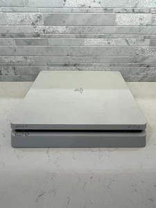 Sony PlayStation 4 Slim 500GB Glacier White Spielekonsole - Funktioniert Super - Strom & HDMI - Bild 1 von 5