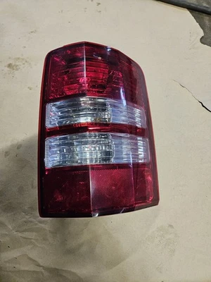 Luz trasera lateral derecha Jeep Liberty 2008 a 2012 pasajero OEM 05064976AB Foto 1 de 4