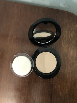 Polvo de ajuste translúcido BeautiControl  Foto 1 de 4