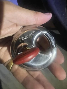 Cubesmart Padlock with 1 Red Key FREE SHIPPING FIRST CLASS MAIL - Picture 1 of 11