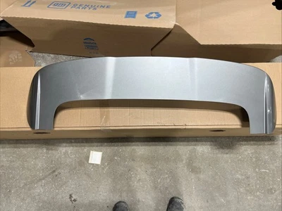 Alerón puerta levadiza trasera Chevrolet Trax 2024-2025 42842176 seminuevo ¡Excelente! Foto 1 de 4