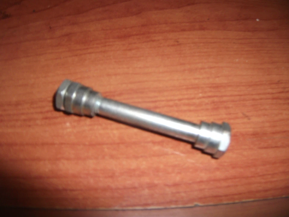 AXE DE BEQUILLE MOTOBECANE AV3 - Photo 1/1