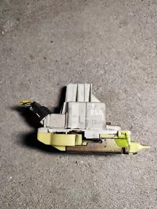 Ford Focus 2002/Left front exterior Door Lock Mechanism/XS41A21813CF - Foto 1 di 6